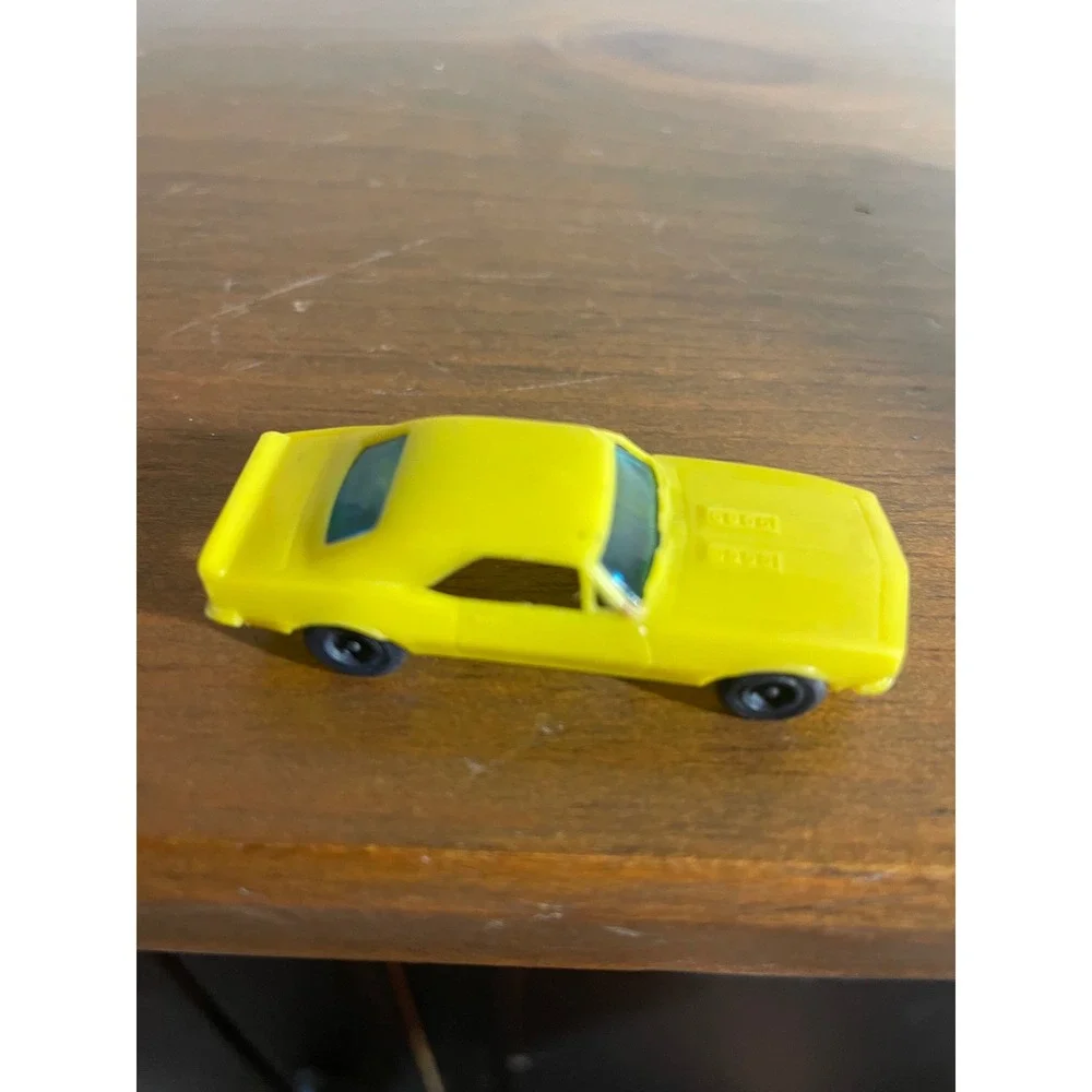 Unbranded vintage plastic